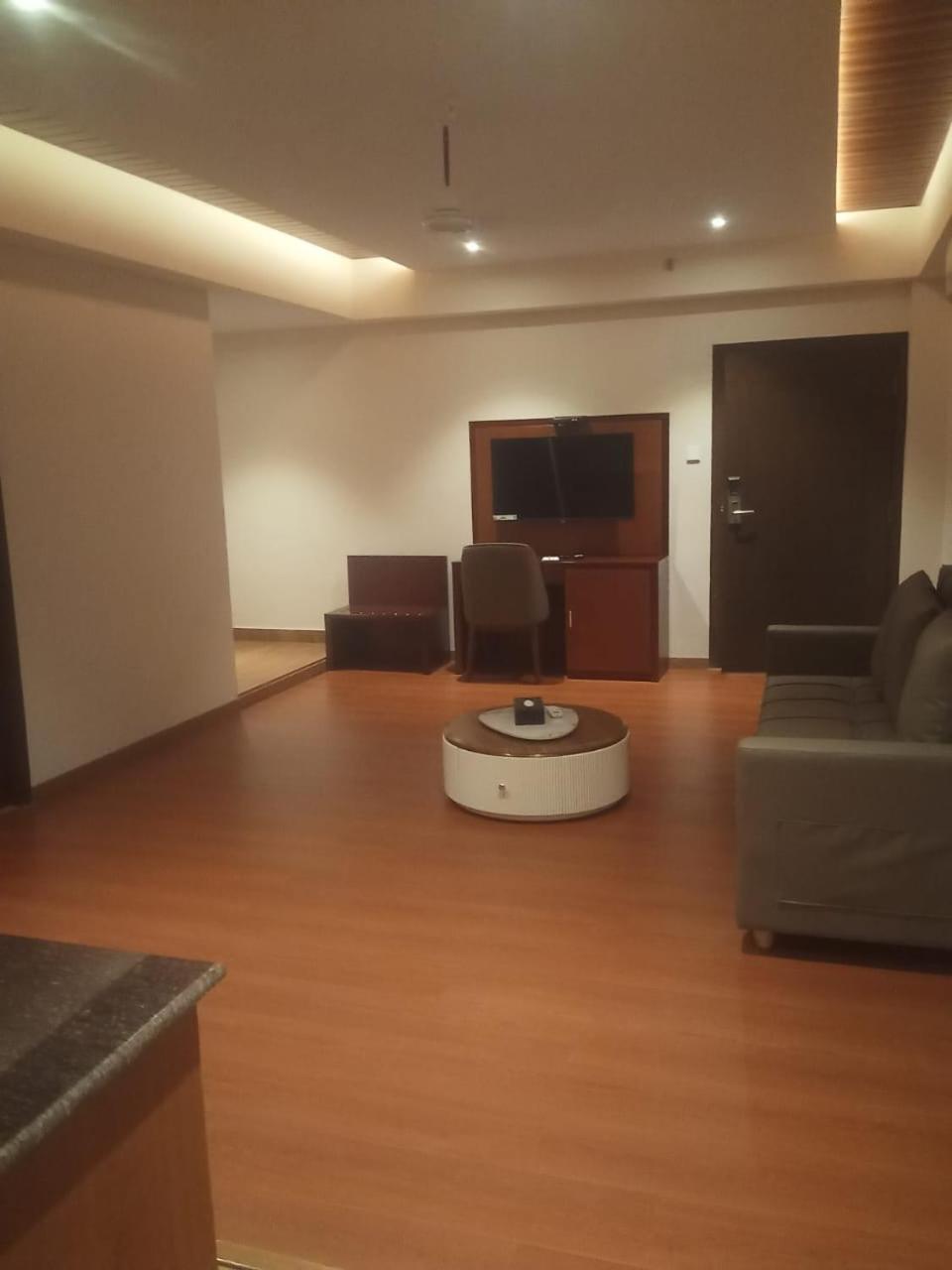 Park Avenue Hotel & Apartments Trichy Tiruchirappalli Exterior photo