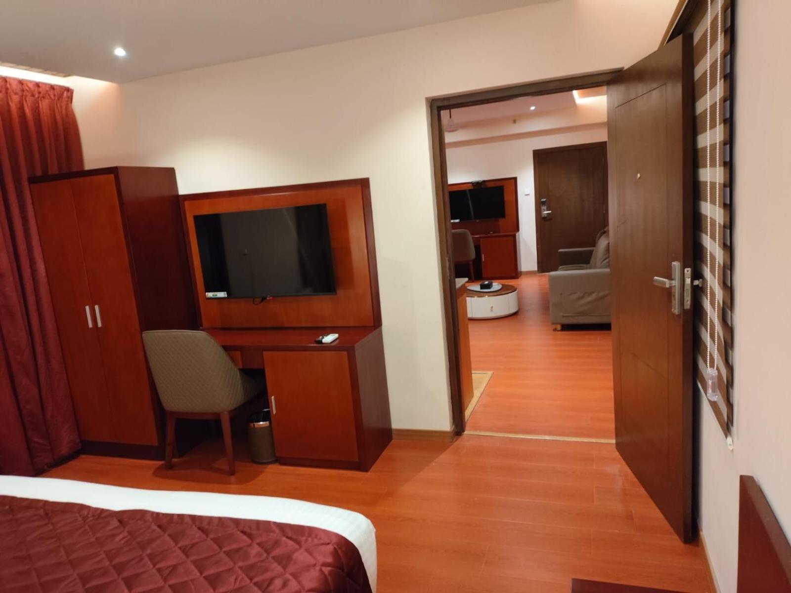 Park Avenue Hotel & Apartments Trichy Tiruchirappalli Exterior photo